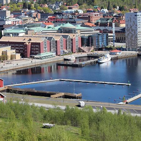 Oernskoeldsviks Gaesthamn Hostel Buitenkant foto