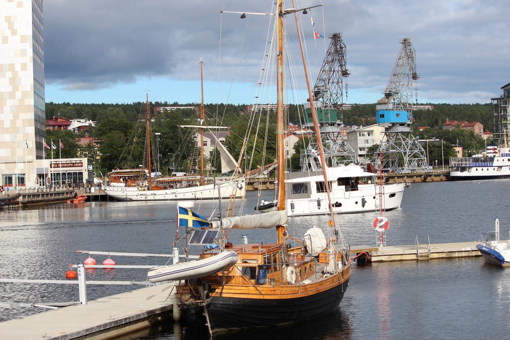 Oernskoeldsviks Gaesthamn Hostel Buitenkant foto