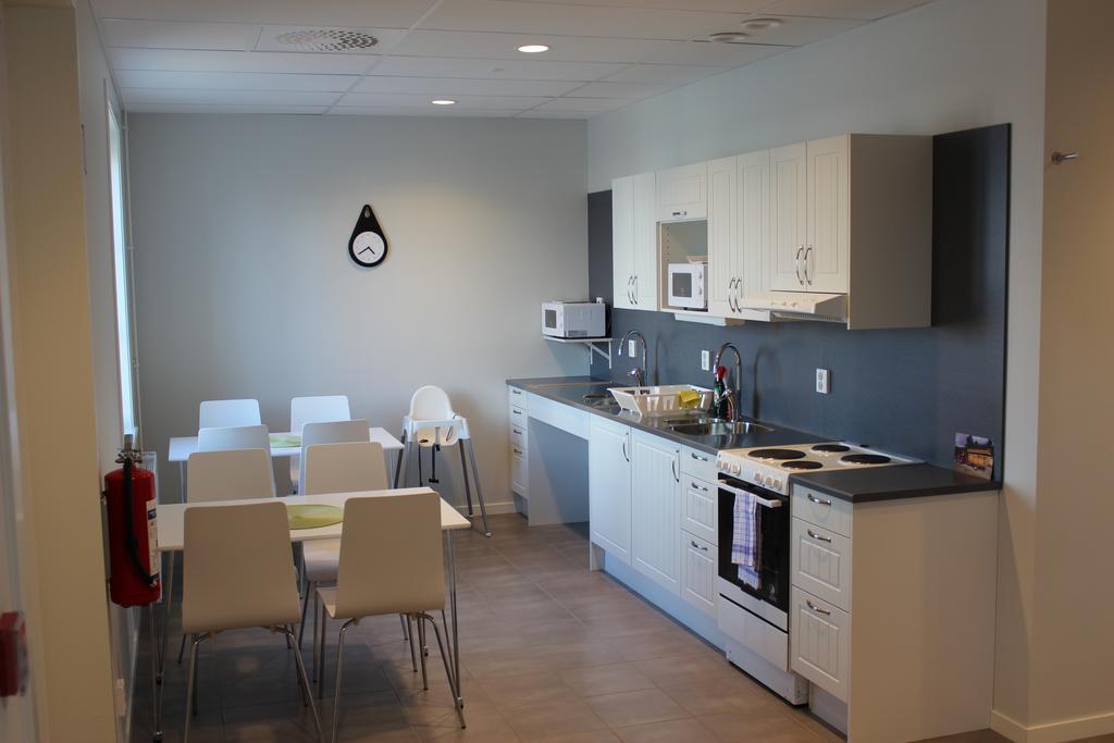 Oernskoeldsviks Gaesthamn Hostel Buitenkant foto