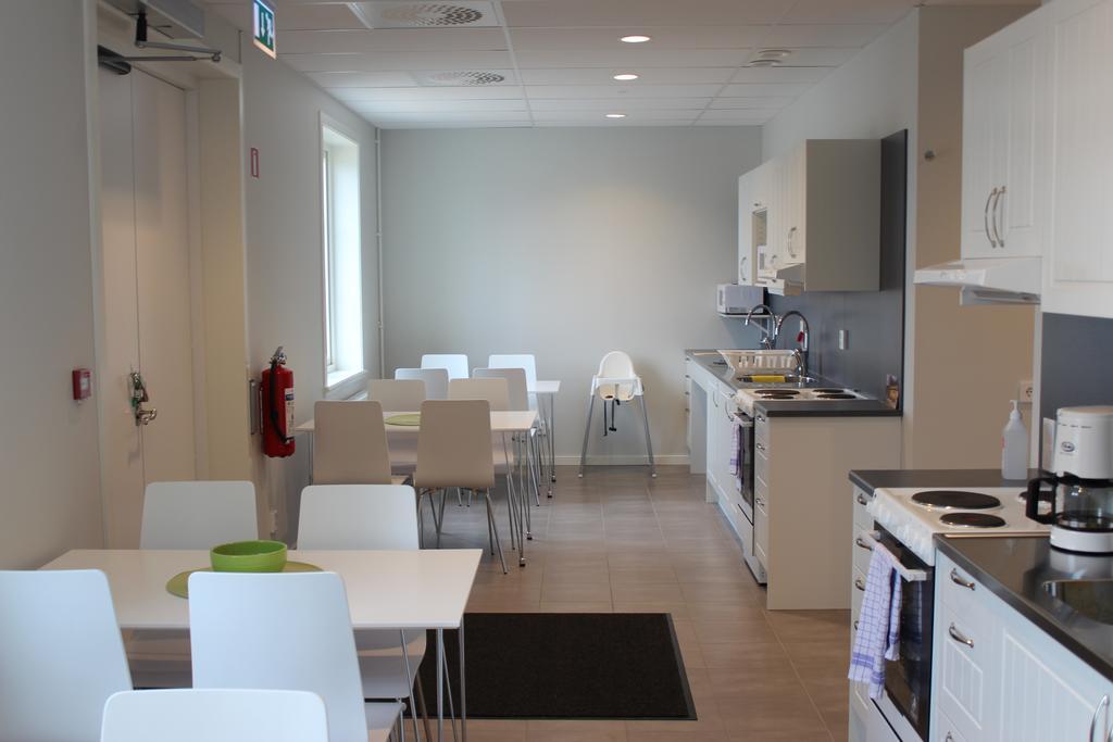 Oernskoeldsviks Gaesthamn Hostel Buitenkant foto