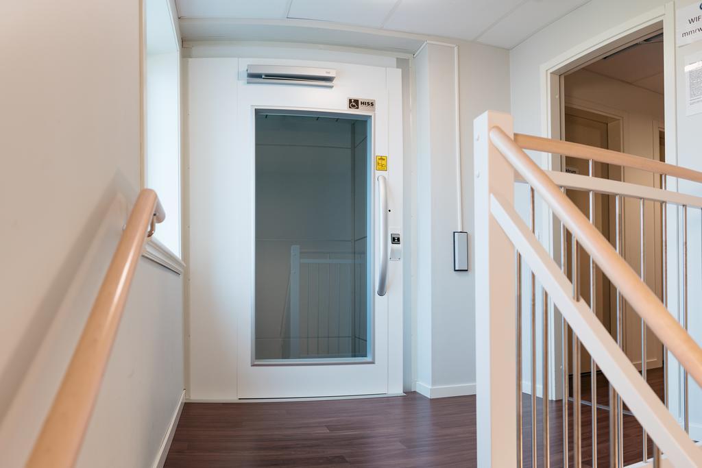 Oernskoeldsviks Gaesthamn Hostel Buitenkant foto