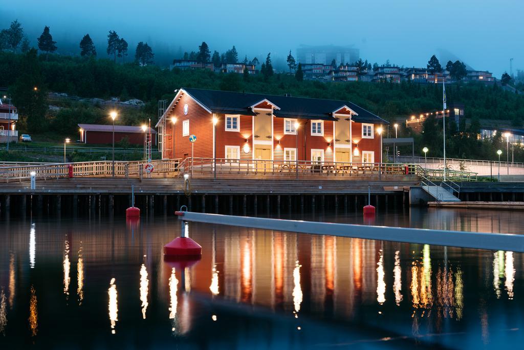 Oernskoeldsviks Gaesthamn Hostel Buitenkant foto